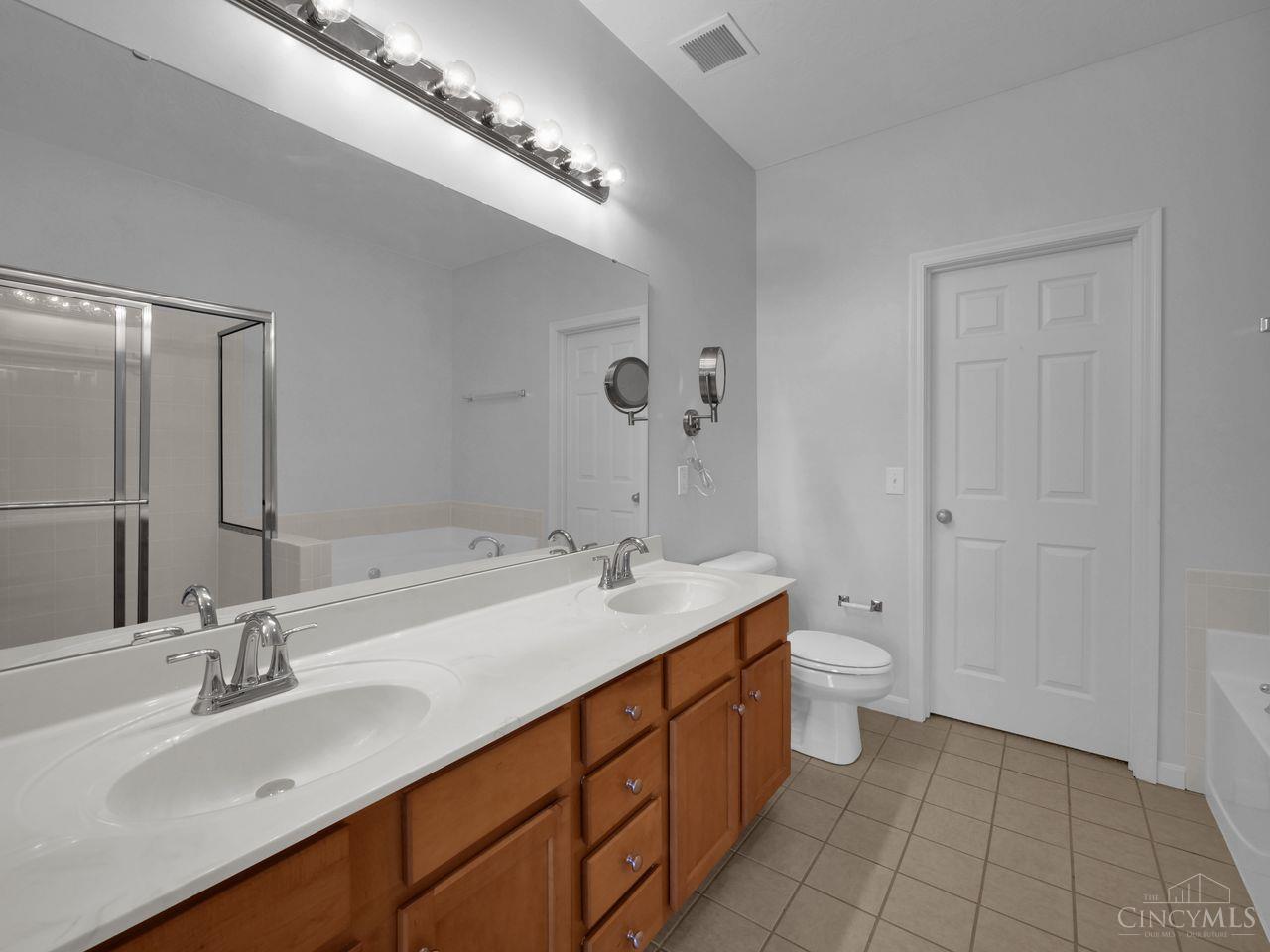 955 Crossing Pointe 8E