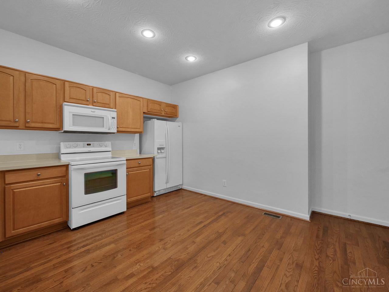 955 Crossing Pointe 8E