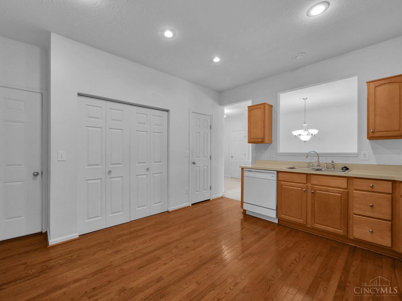 955 Crossing Pointe 8E