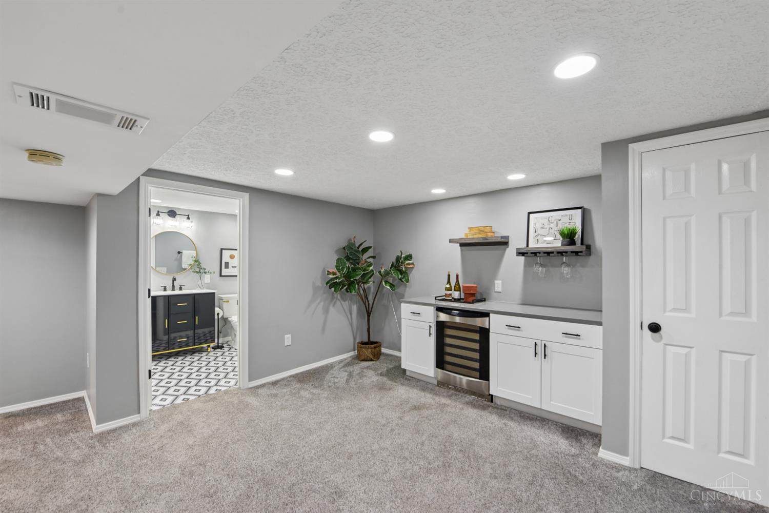 5692 Lauderdale Drive