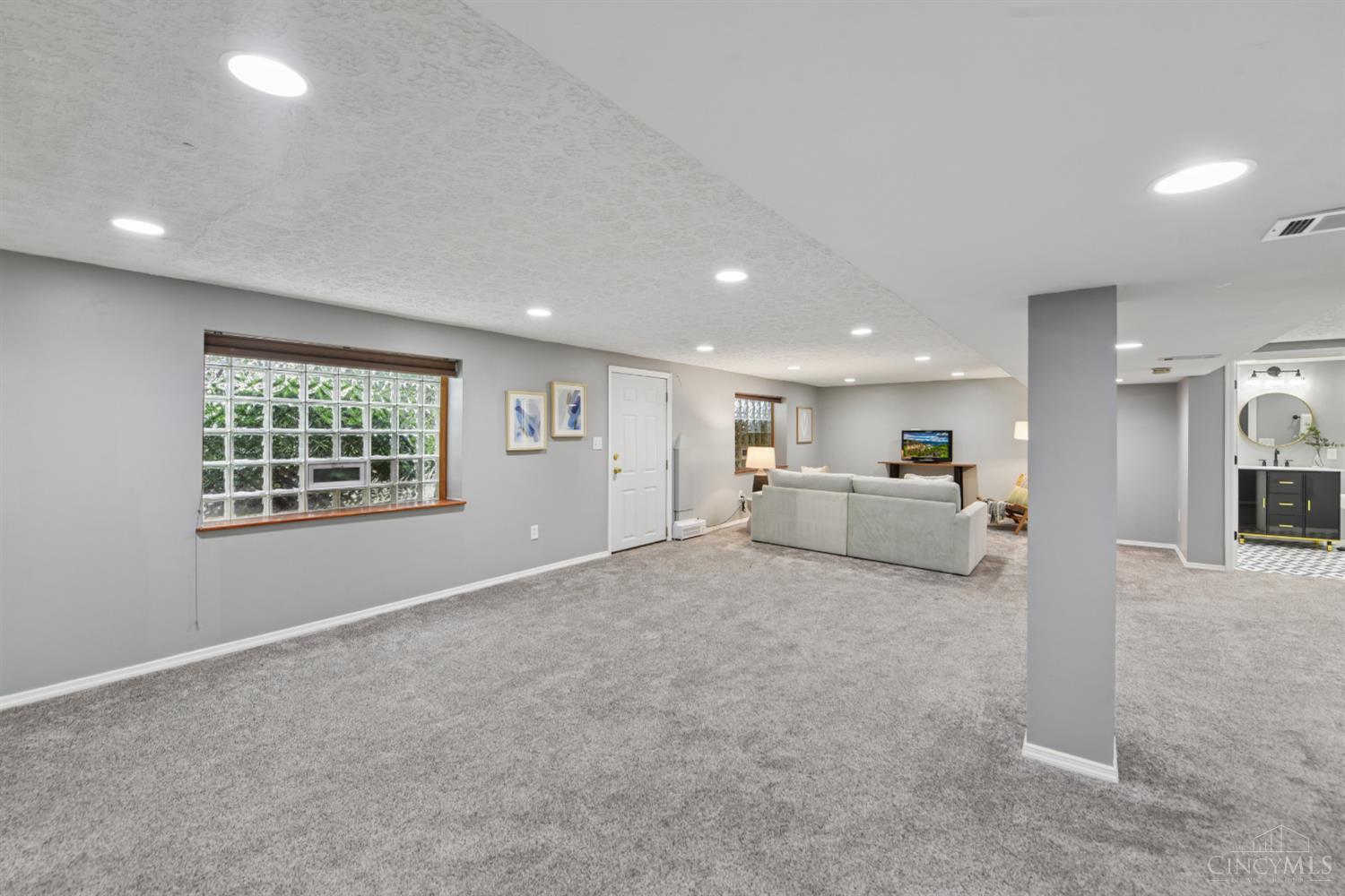 5692 Lauderdale Drive