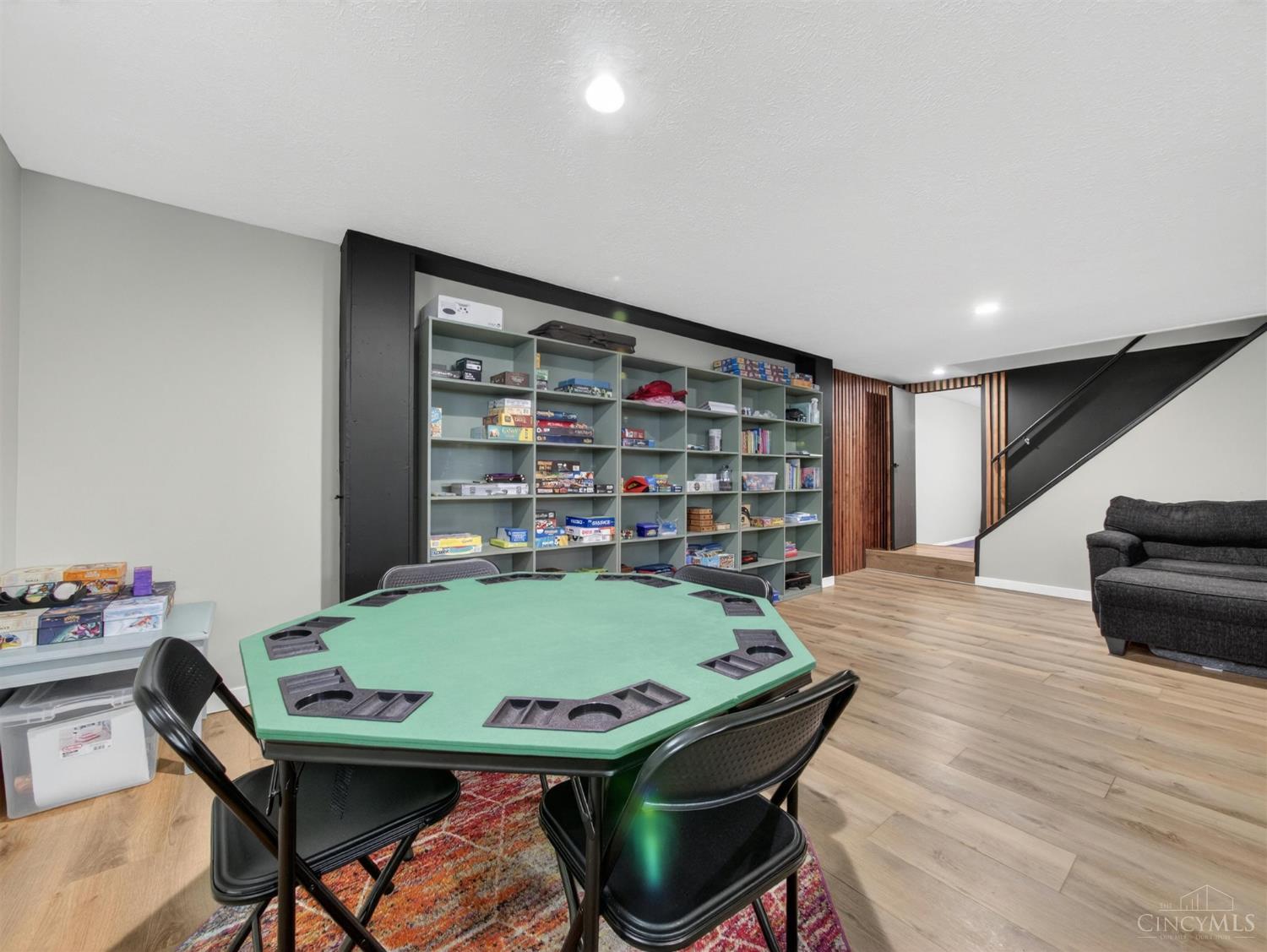 8713 Cox Road