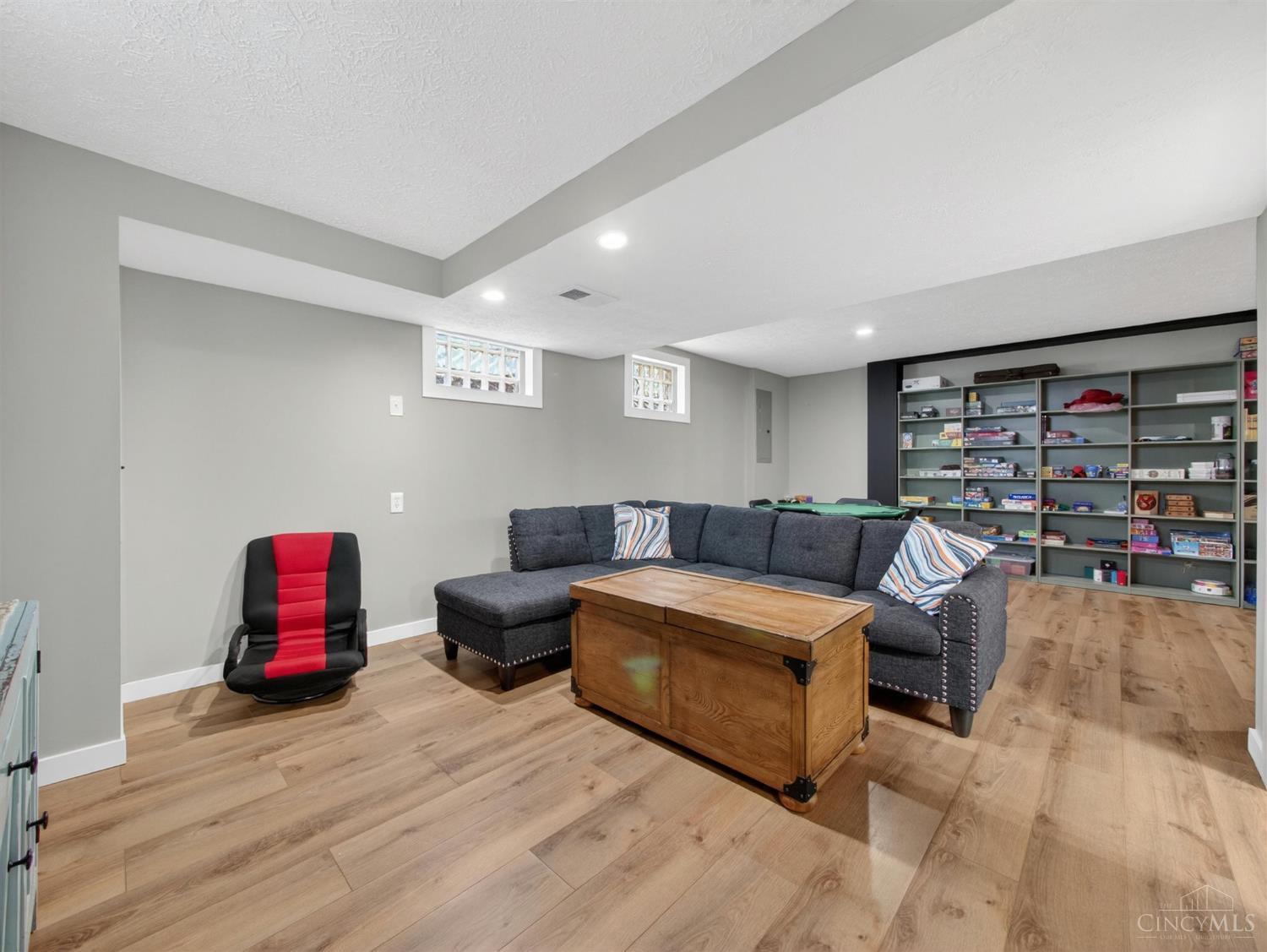 8713 Cox Road