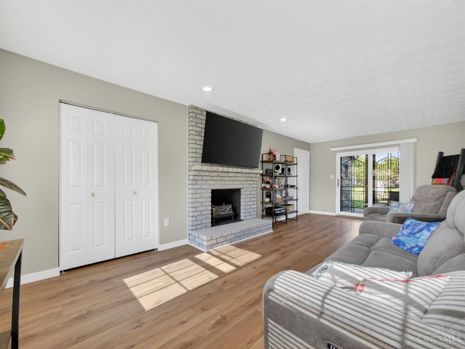 8713 Cox Road