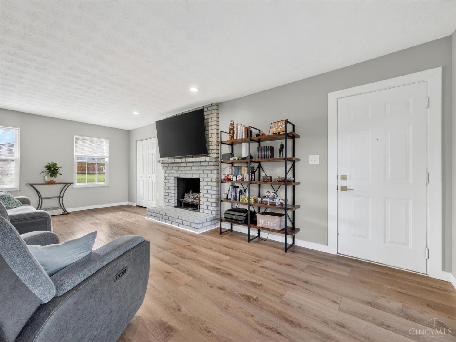 8713 Cox Road