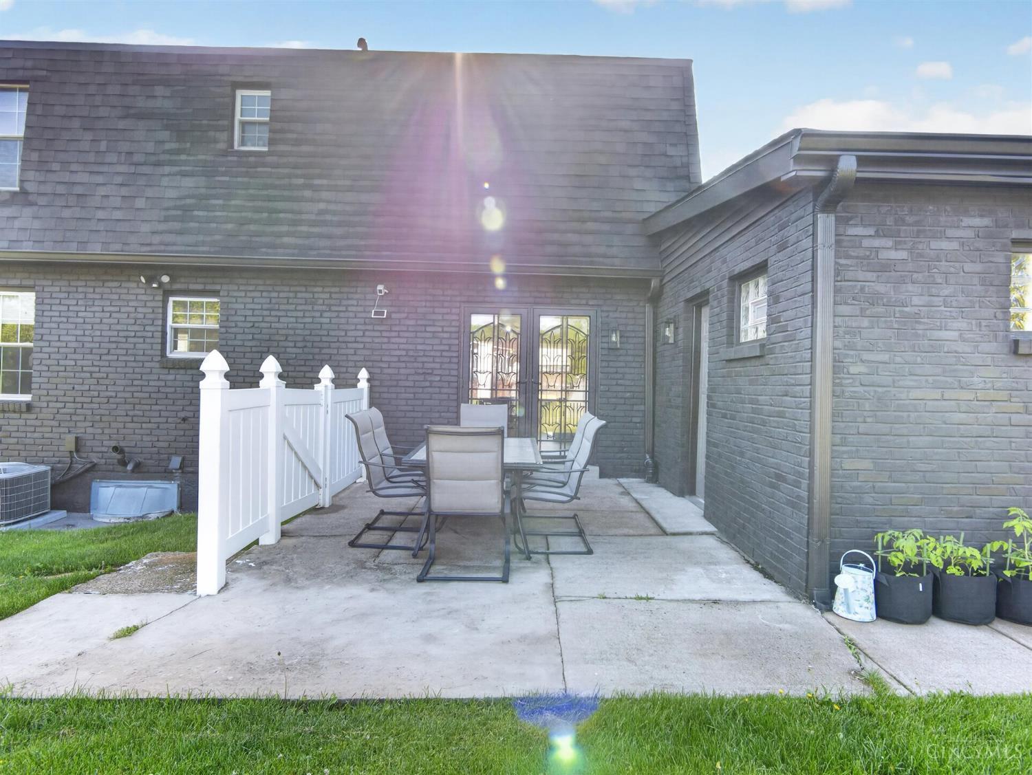 8713 Cox Road