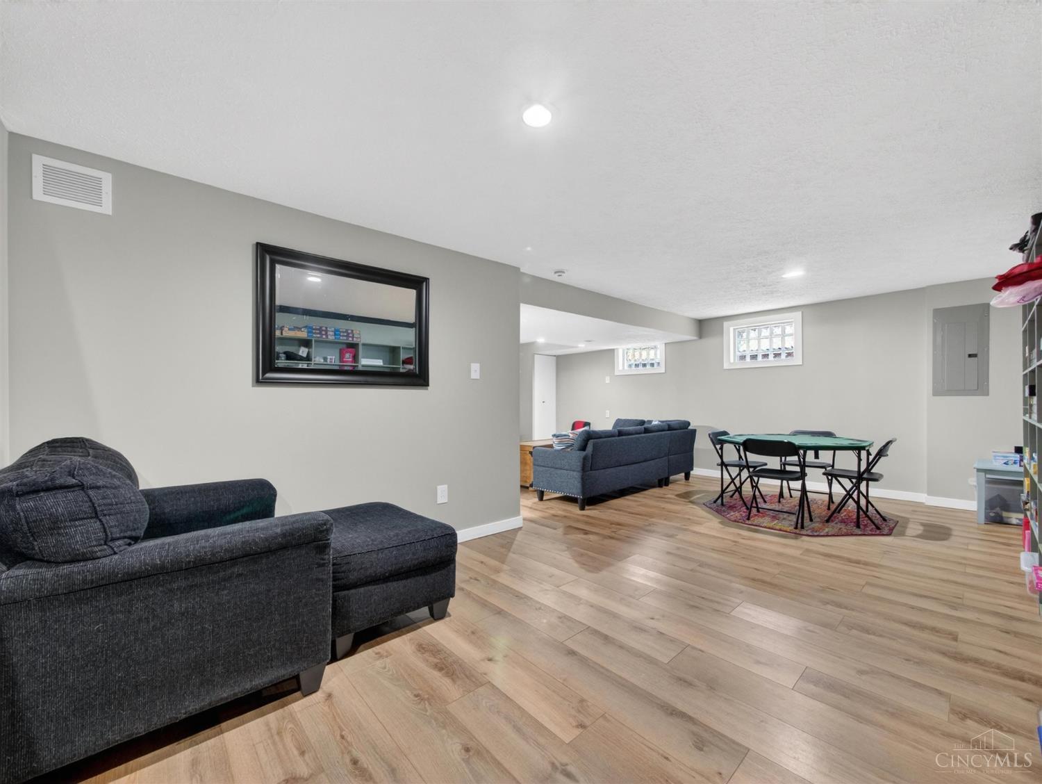 8713 Cox Road
