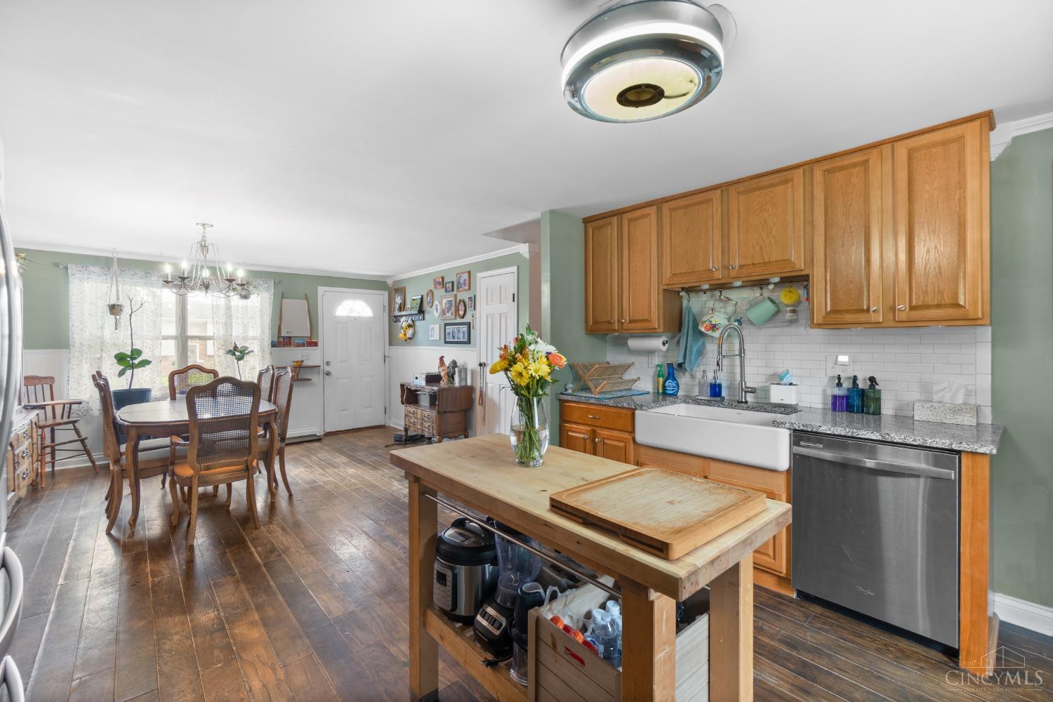 5176 Dundas Drive