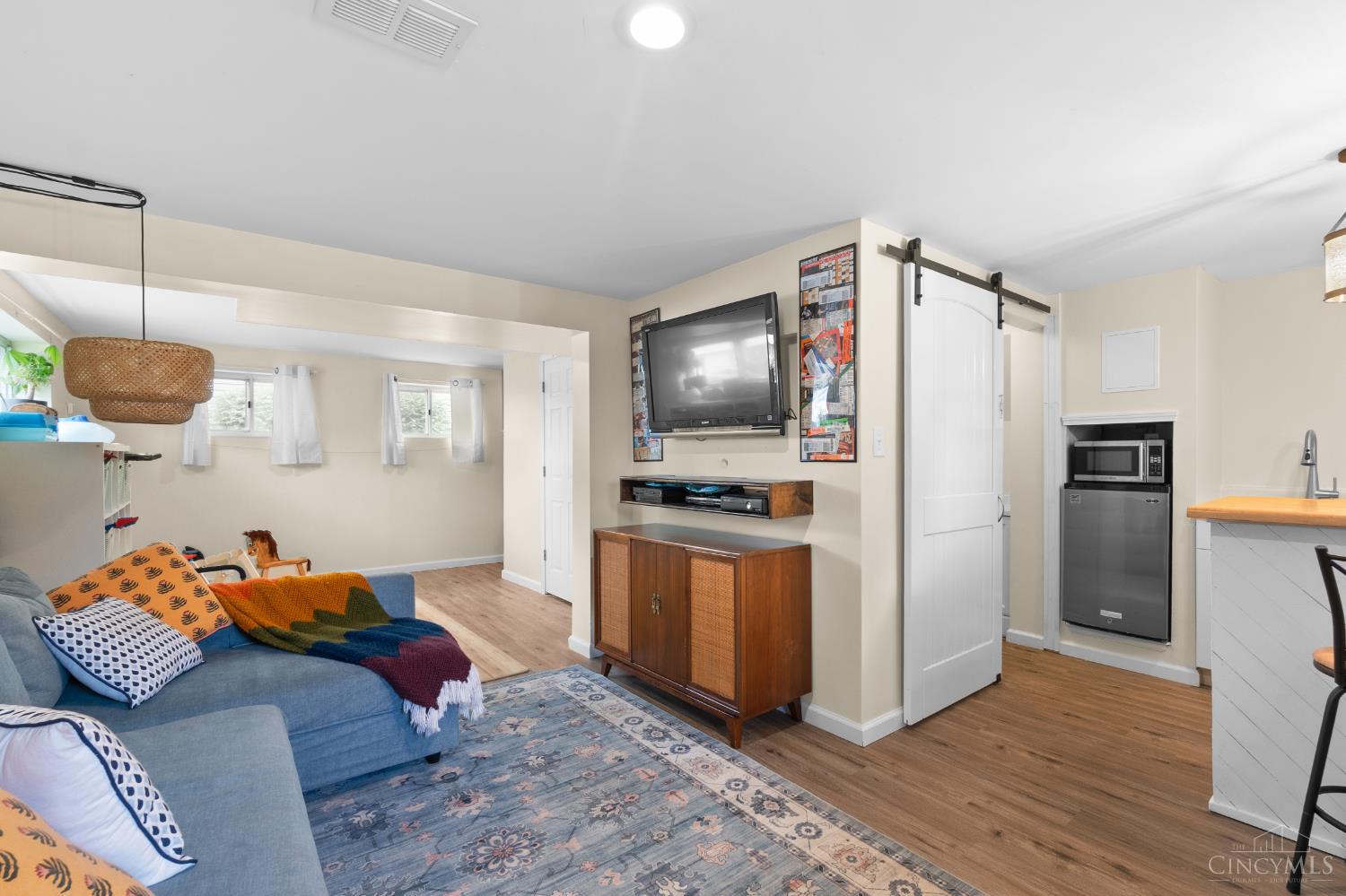 5176 Dundas Drive