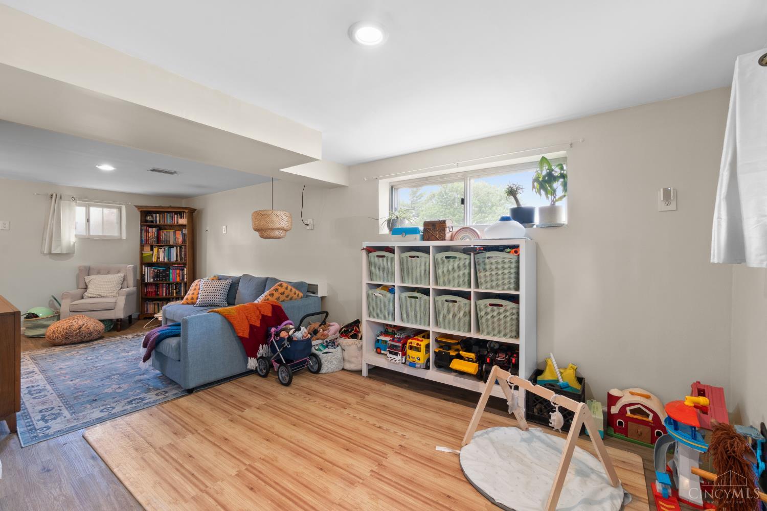 5176 Dundas Drive