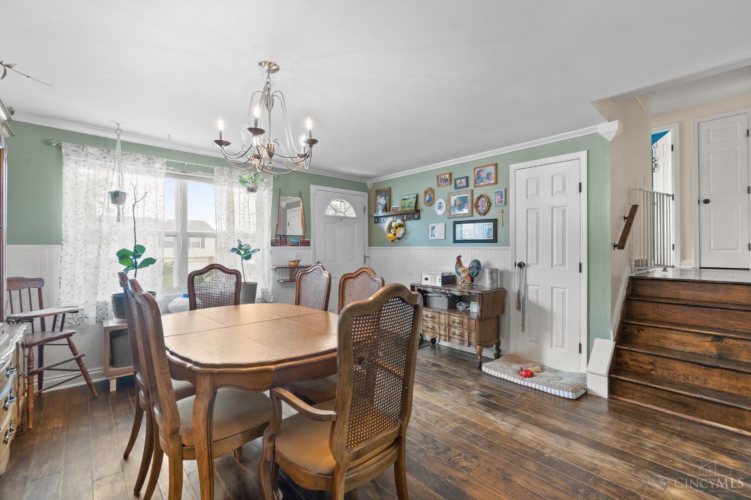 5176 Dundas Drive