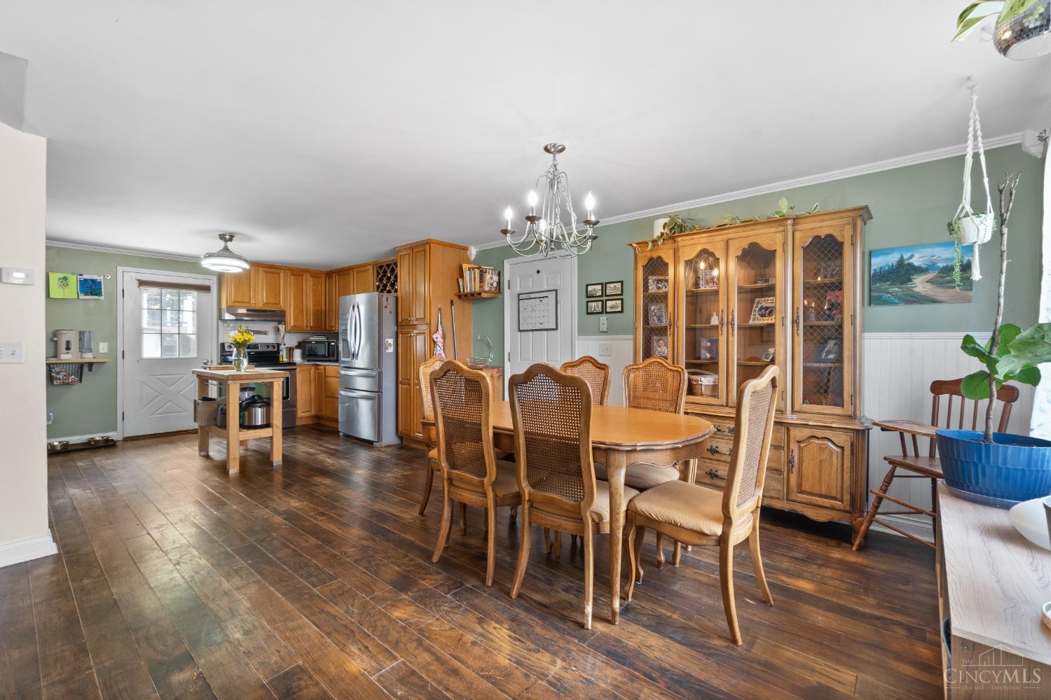 5176 Dundas Drive