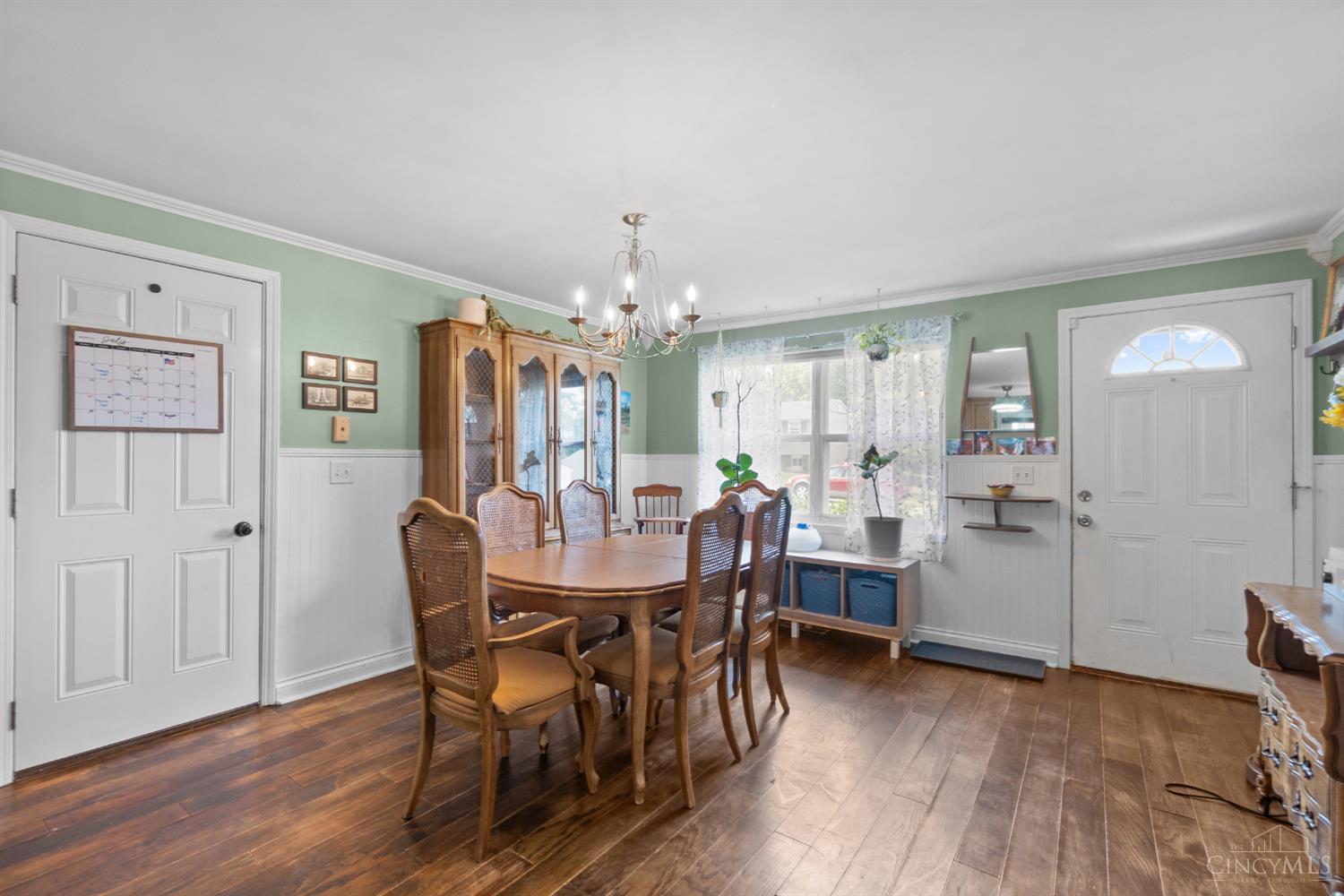 5176 Dundas Drive