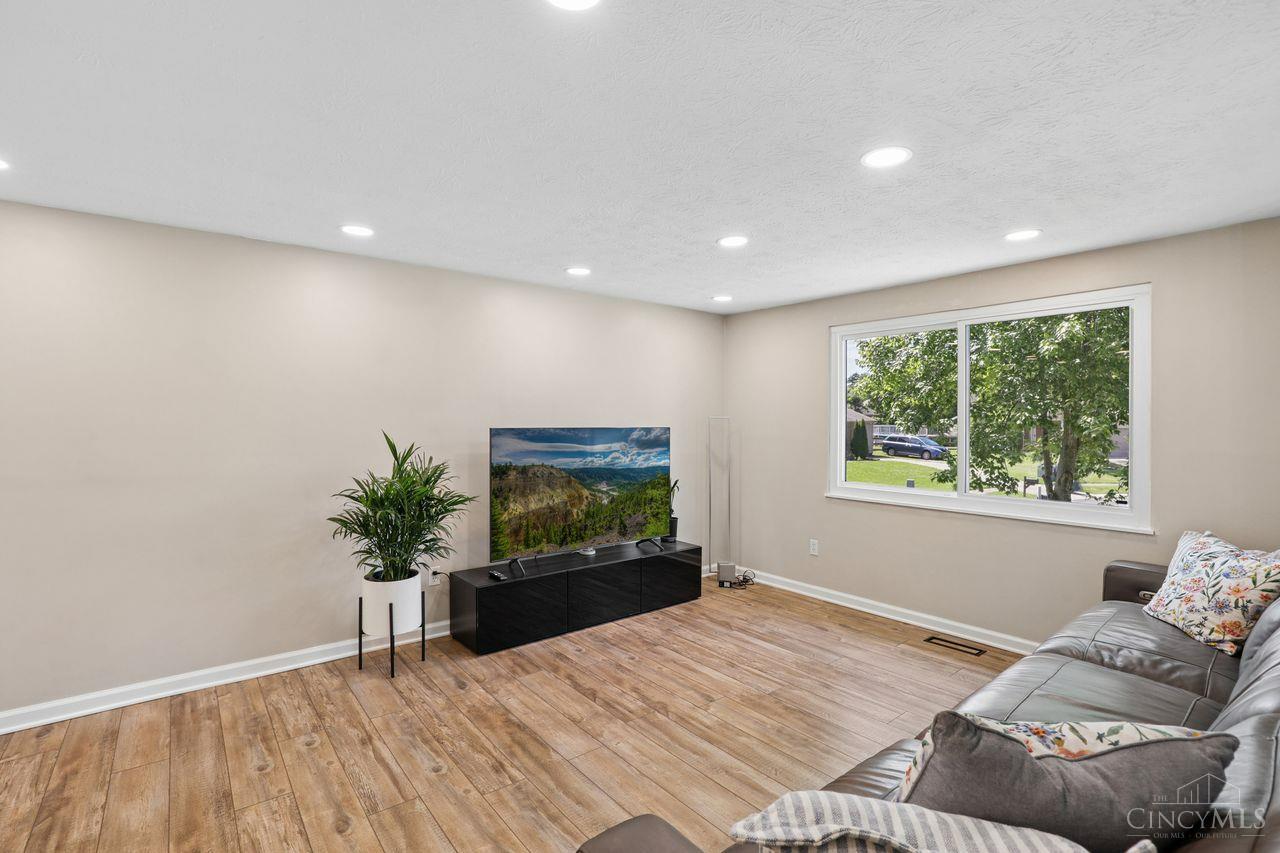 6673 Fernshire Court