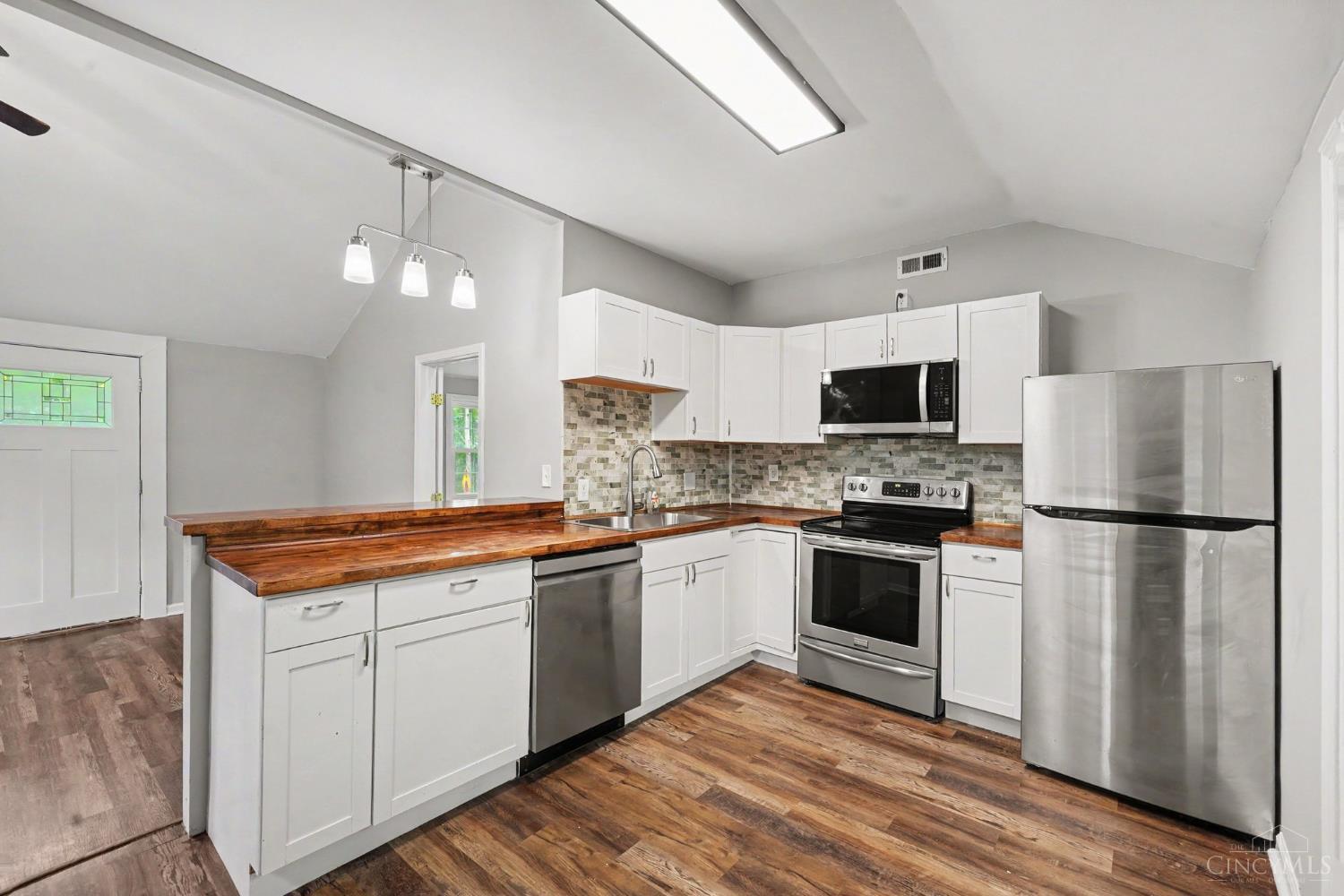 9032 Link Road