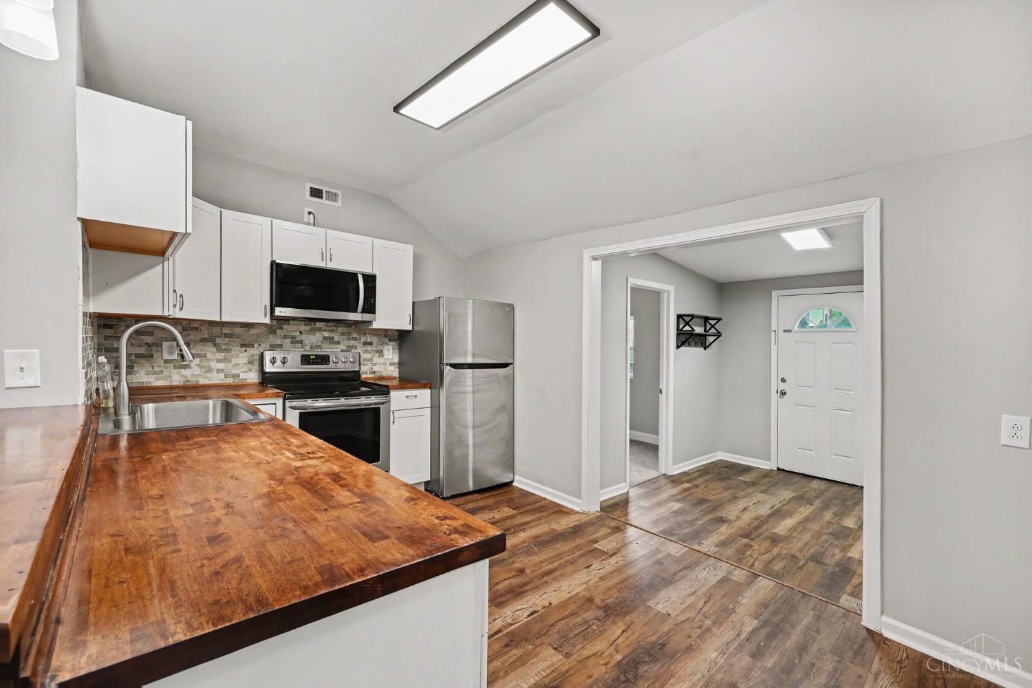 9032 Link Road