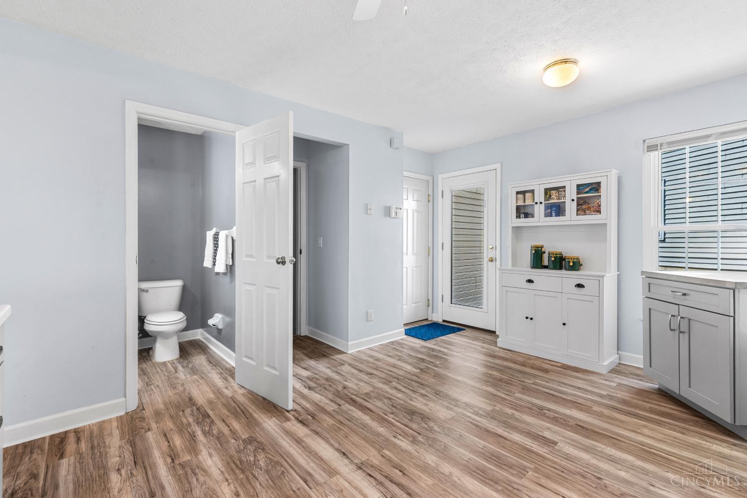 4644 Laurel View Drive