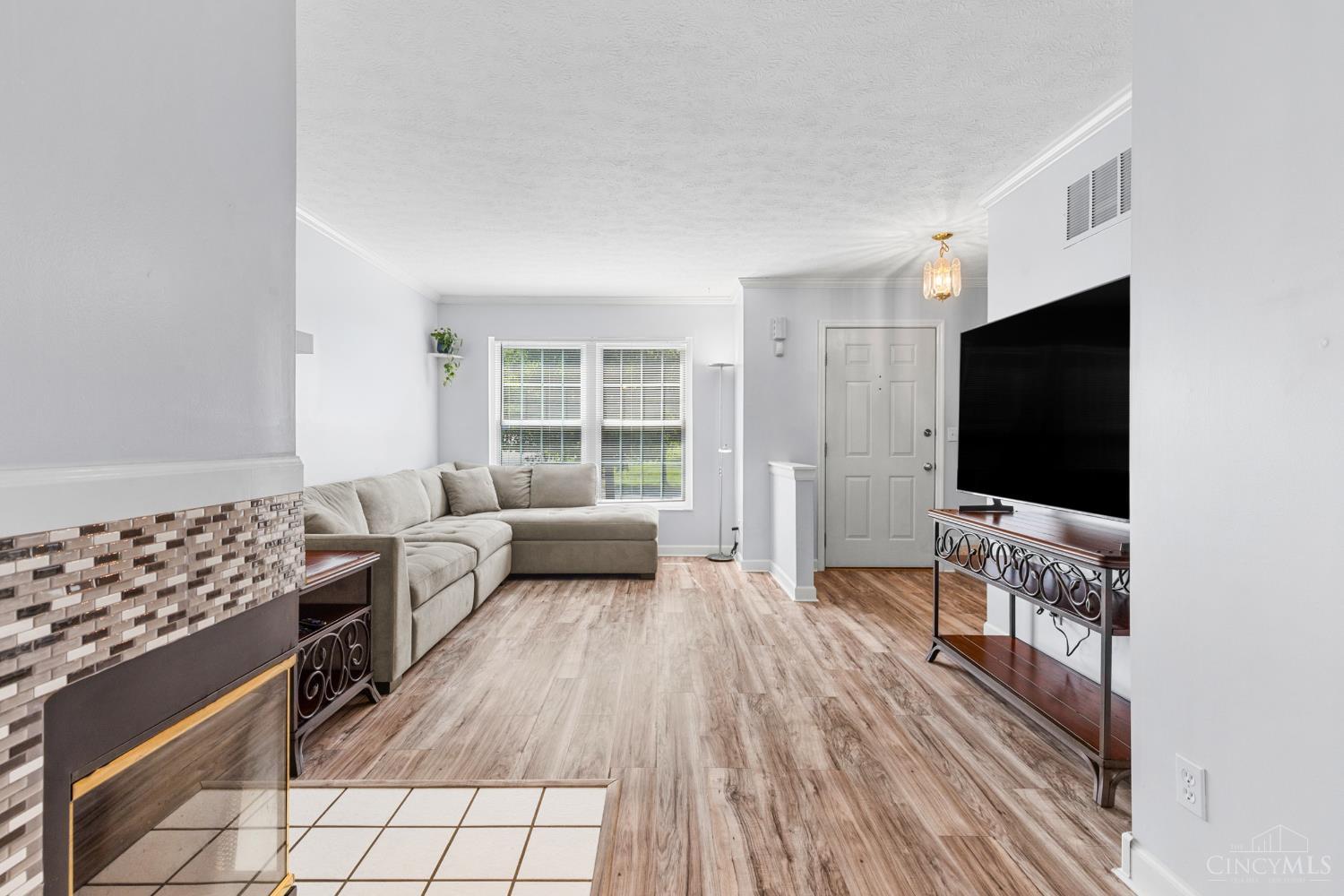 4644 Laurel View Drive
