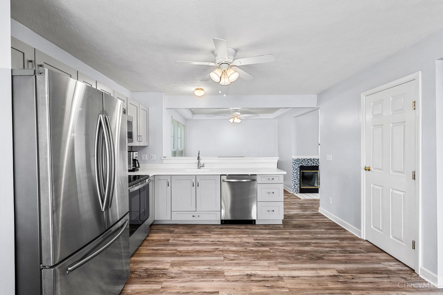 4644 Laurel View Drive