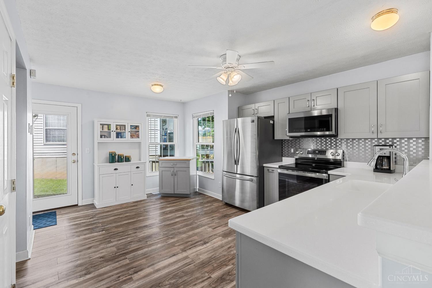 4644 Laurel View Drive
