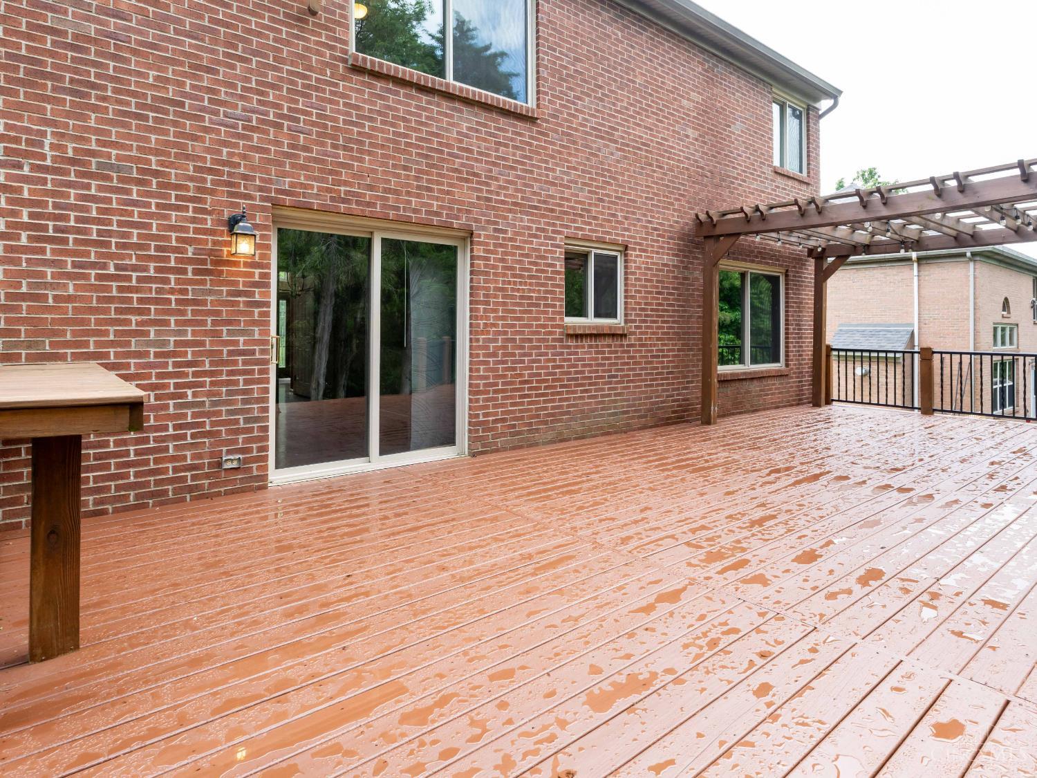 219 W Stoneridge