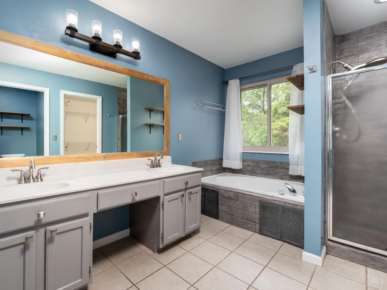 219 W Stoneridge