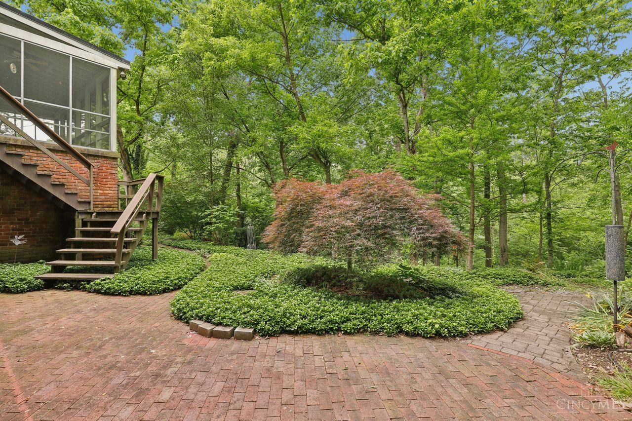 11119 Embassy Drive