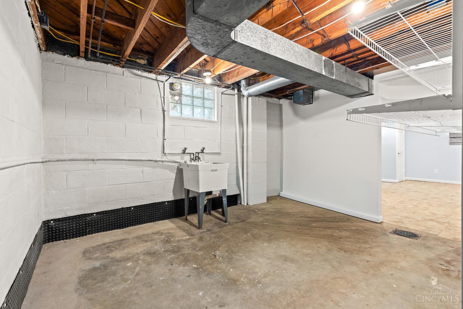 5758 Glengate Lane