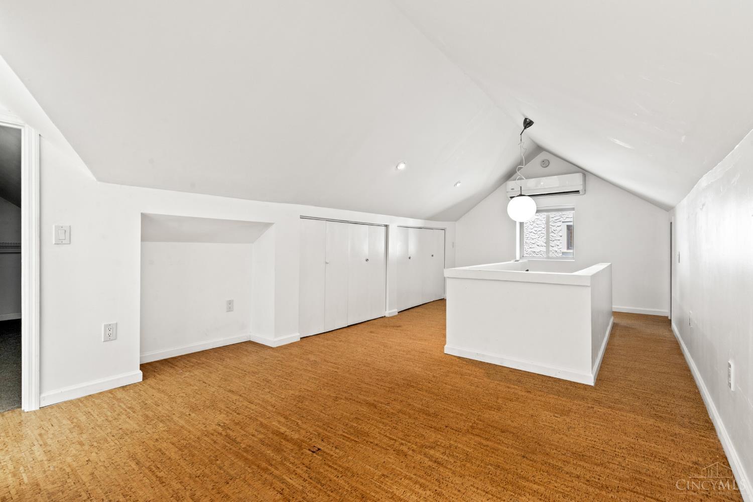 5758 Glengate Lane