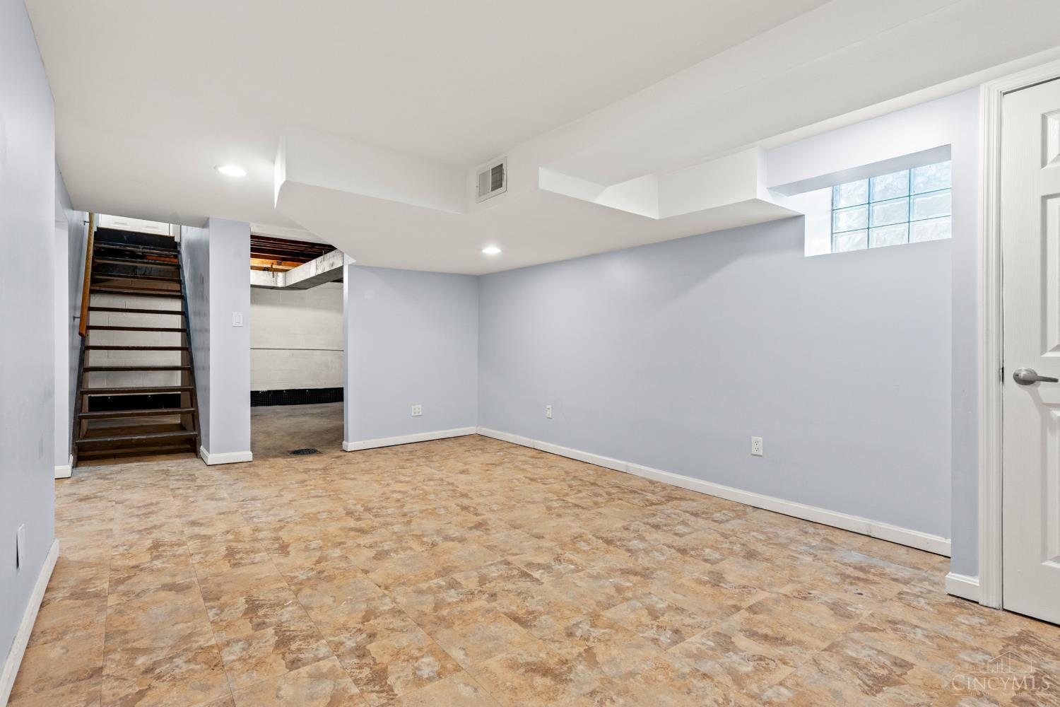 5758 Glengate Lane
