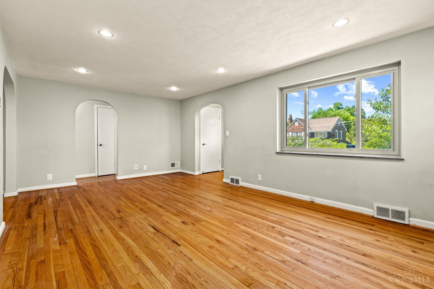 5758 Glengate Lane