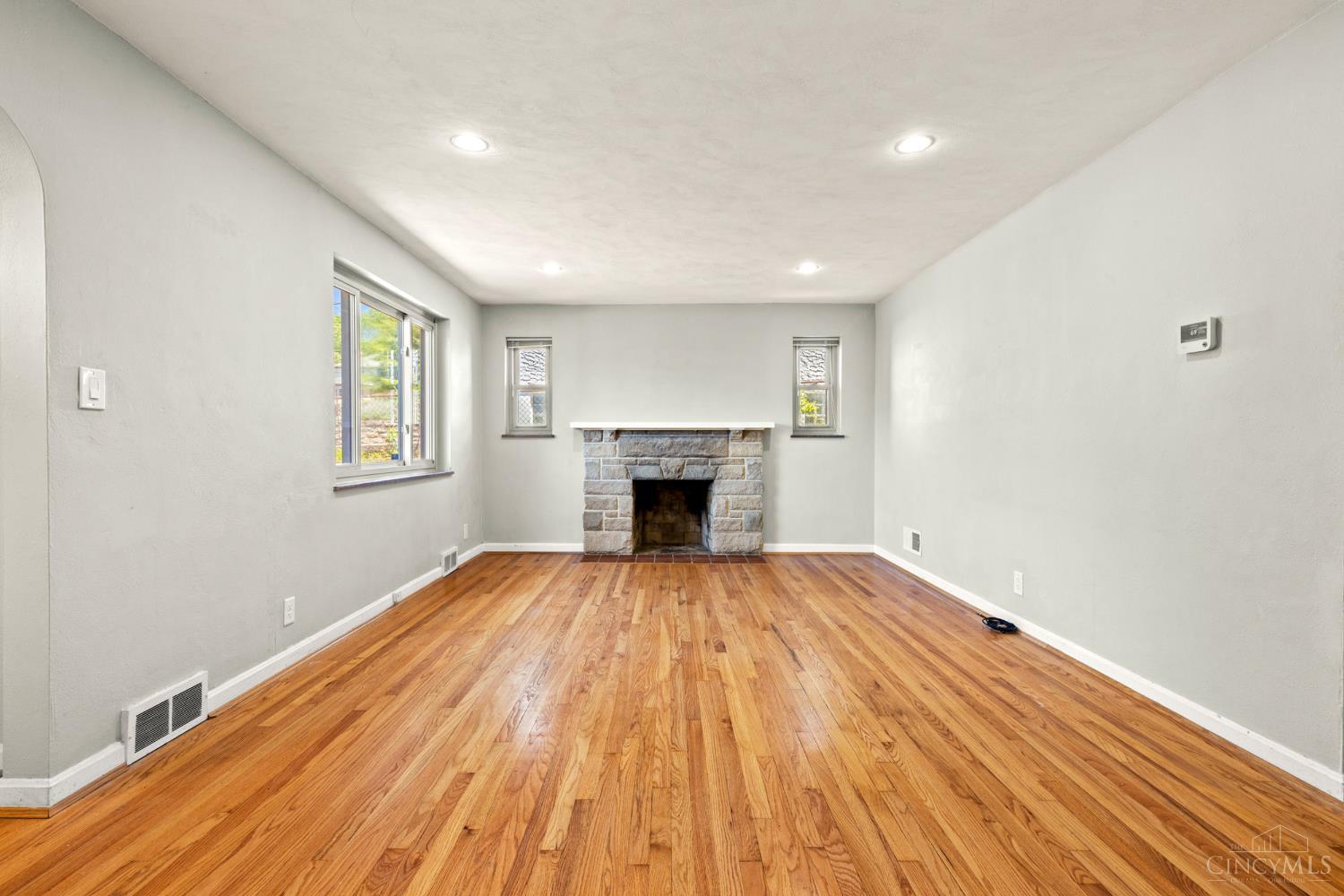 5758 Glengate Lane