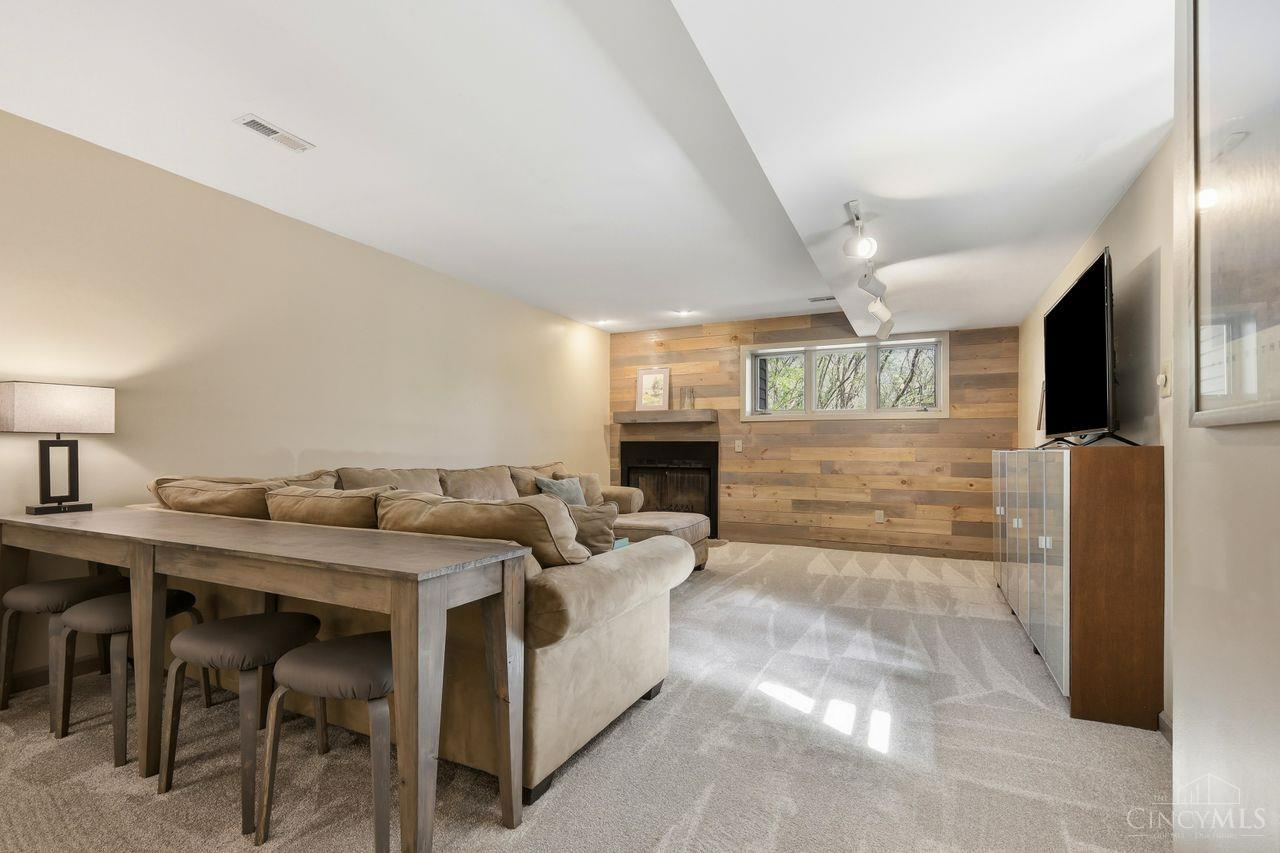 6534 Timberwolf Court