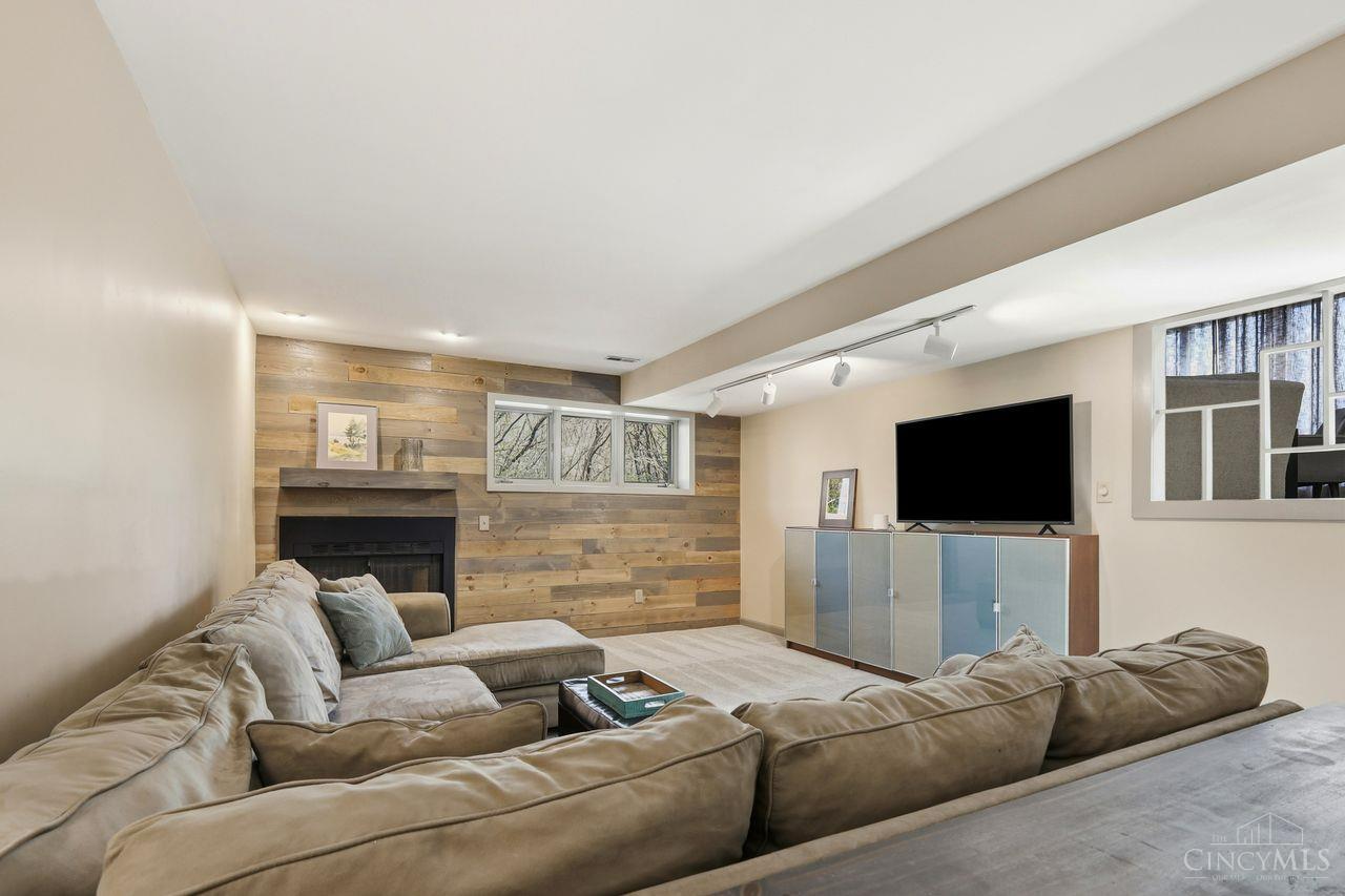 6534 Timberwolf Court