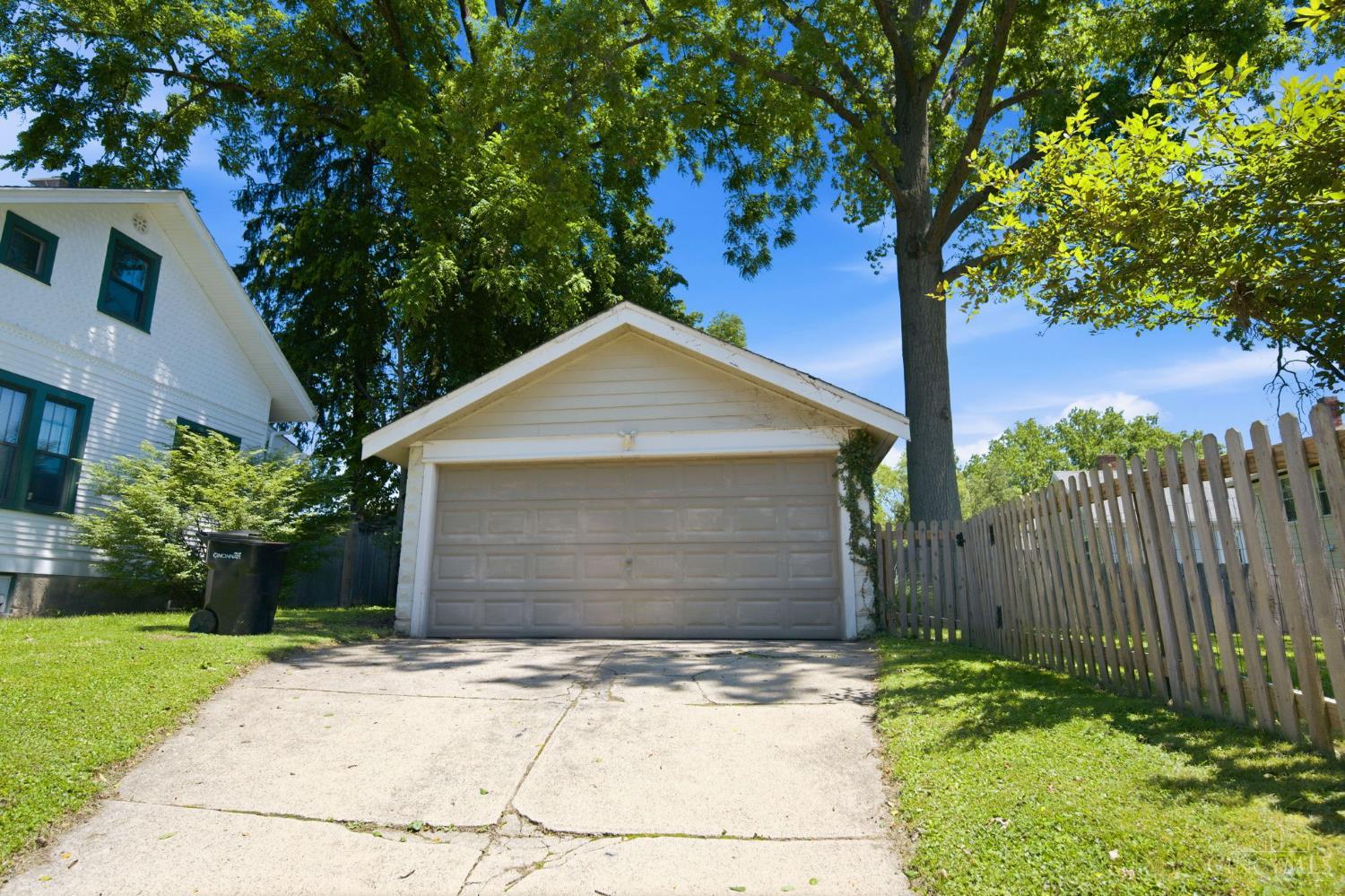 5600 Arnsby Place