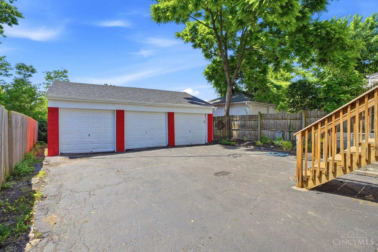 2429 Robertson Avenue