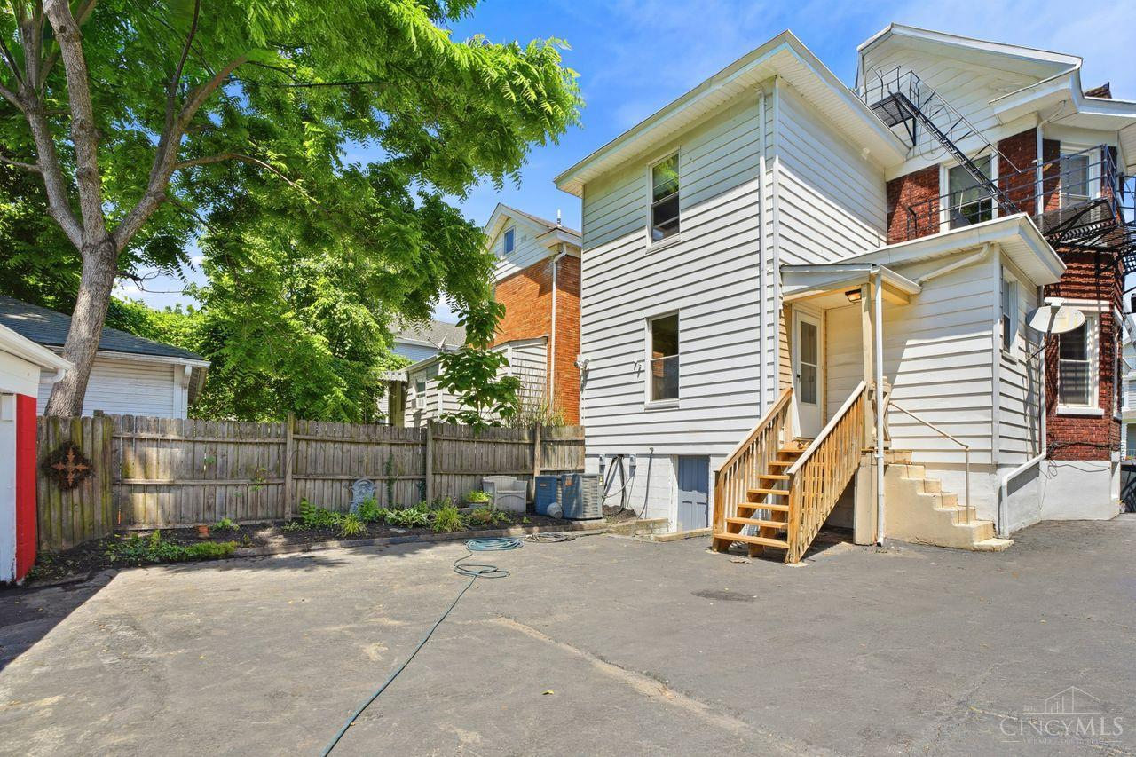 2429 Robertson Avenue
