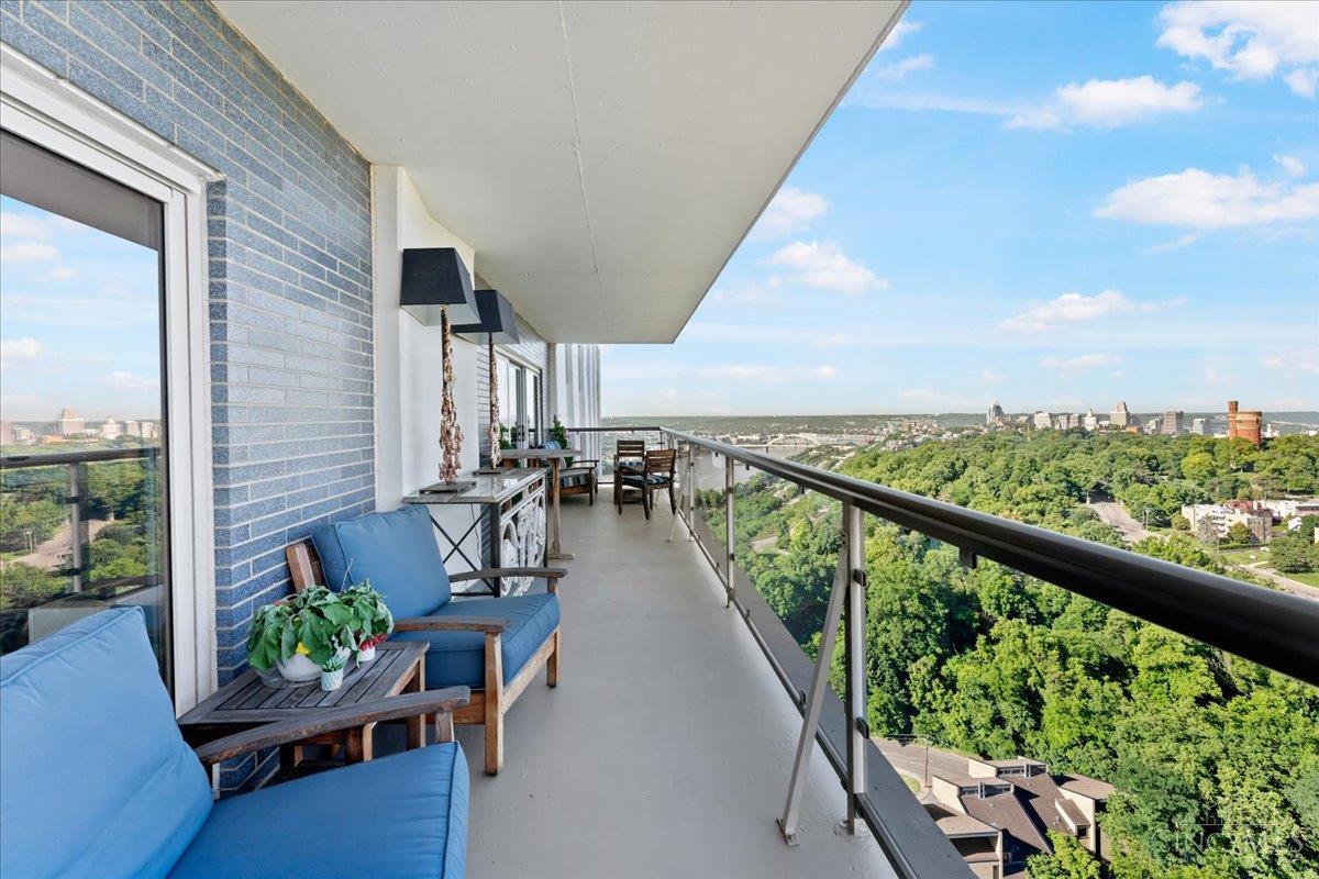2200 Victory Parkway 2504