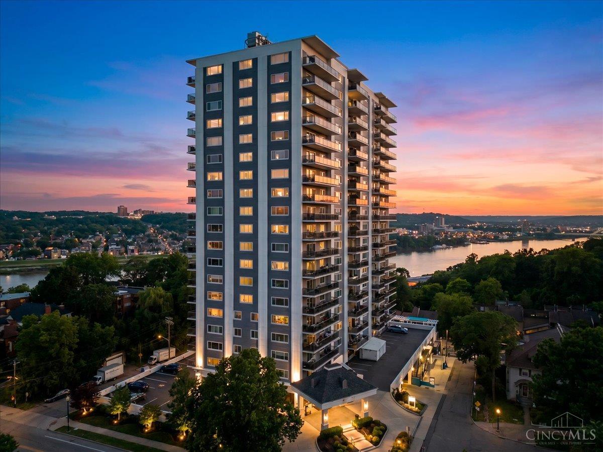 2200 Victory Parkway 2504