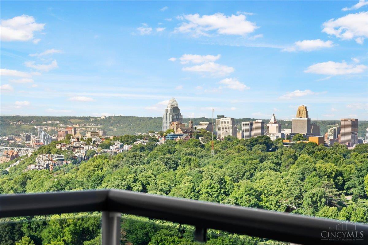 2200 Victory Parkway 2504