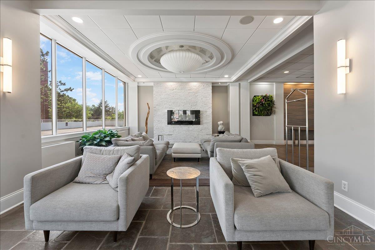 2200 Victory Parkway 2504