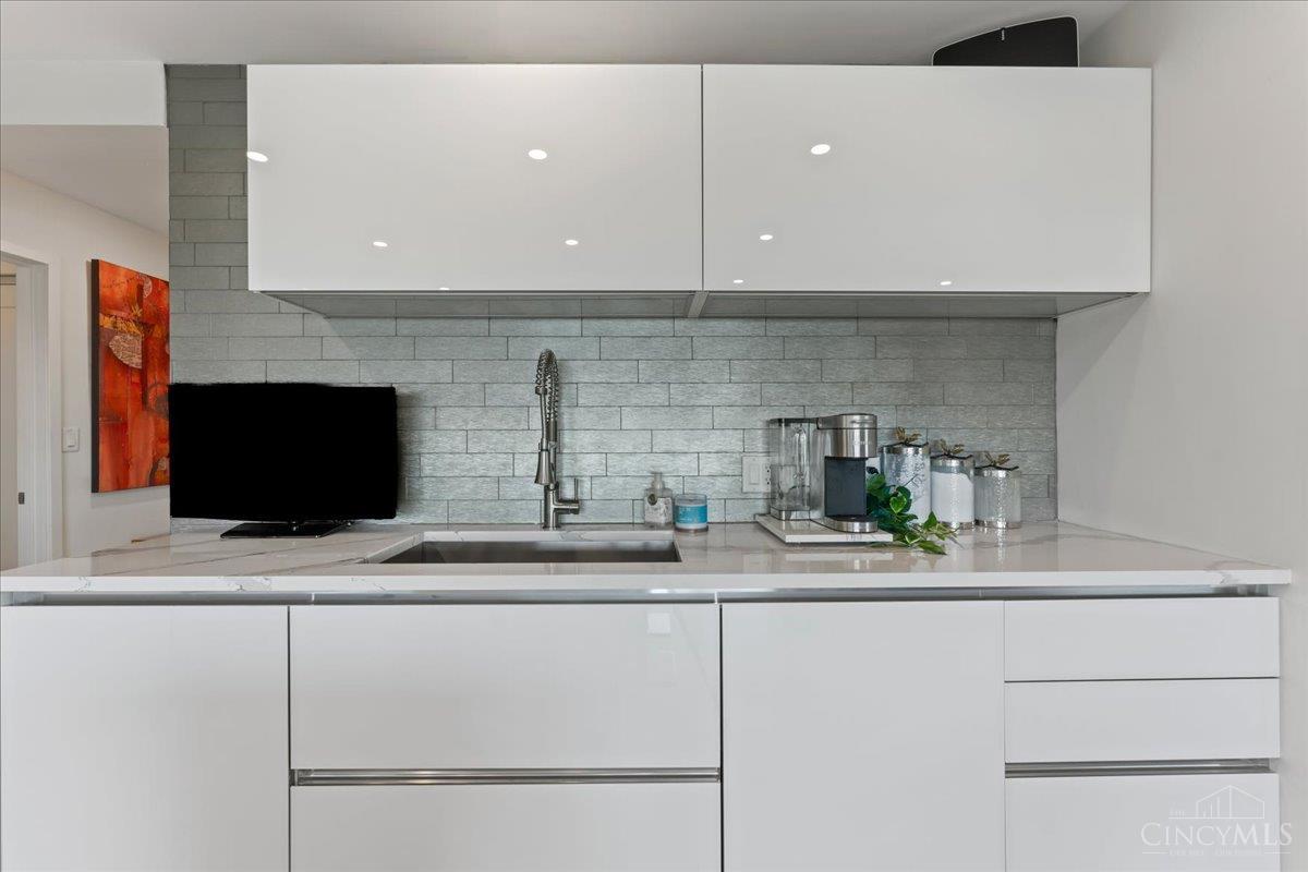 2200 Victory Parkway 2504