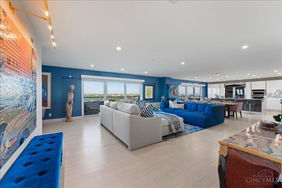 2200 Victory Parkway 2504