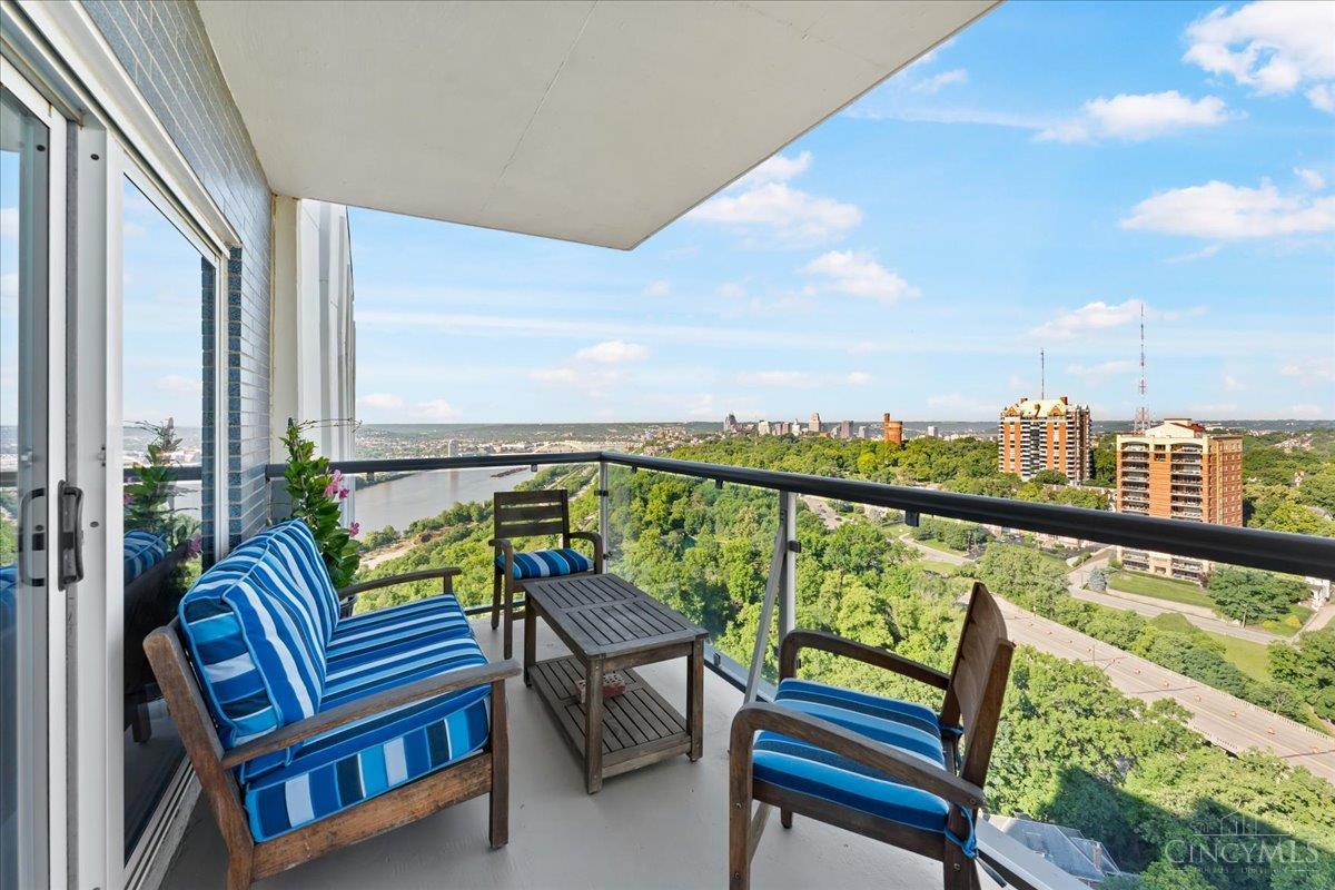2200 Victory Parkway 2504