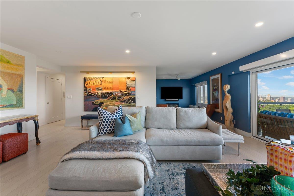 2200 Victory Parkway 2504