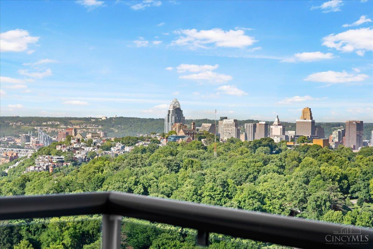 2200 Victory Parkway 2504