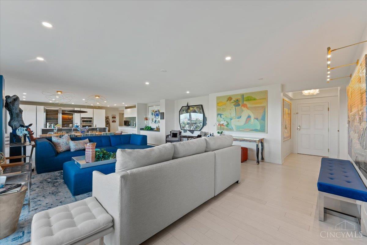 2200 Victory Parkway 2504