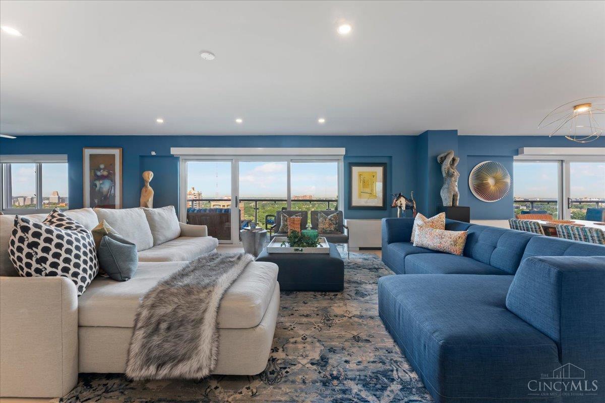 2200 Victory Parkway 2504
