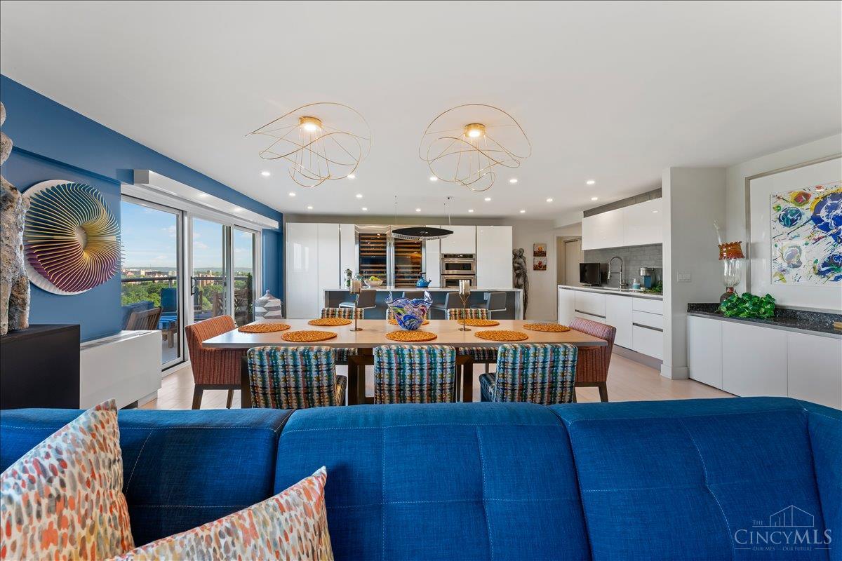 2200 Victory Parkway 2504