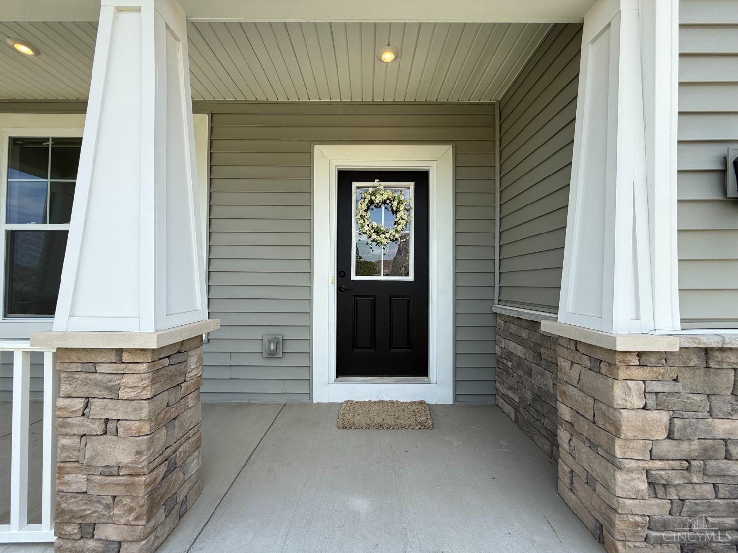 5186 Center View Drive